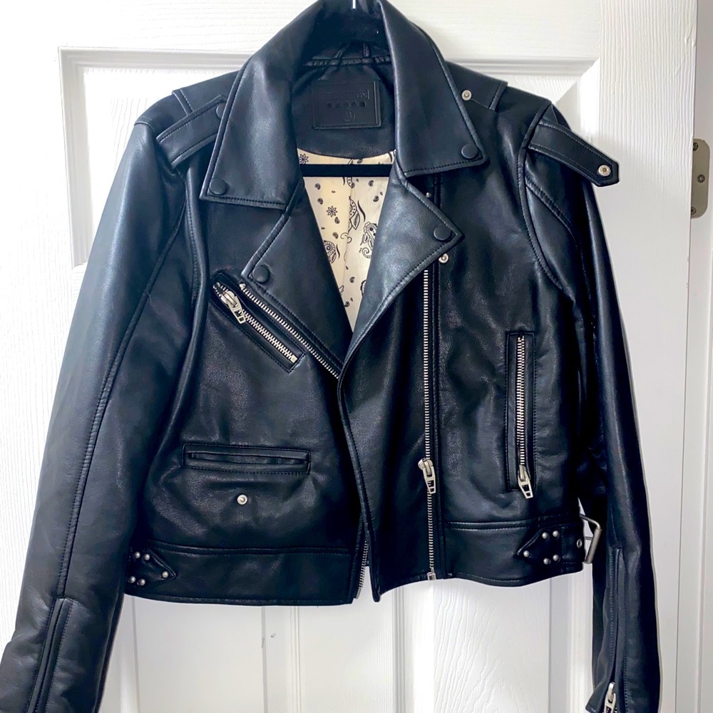 SUPER CUTE LEATHER JACKET